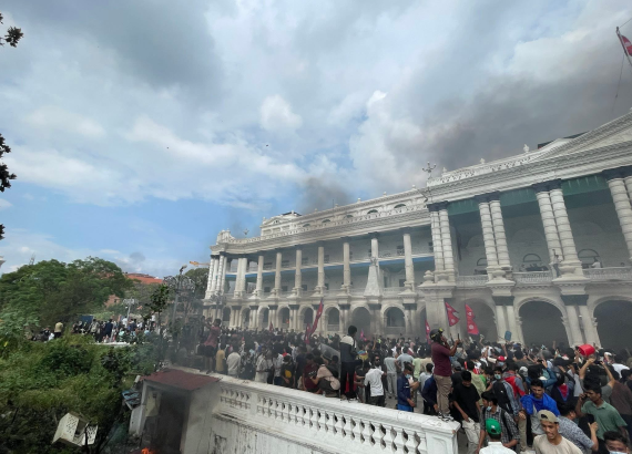 राज्यका तीनवटै अंग आन्दोलनकारीको नियन्त्रणमा